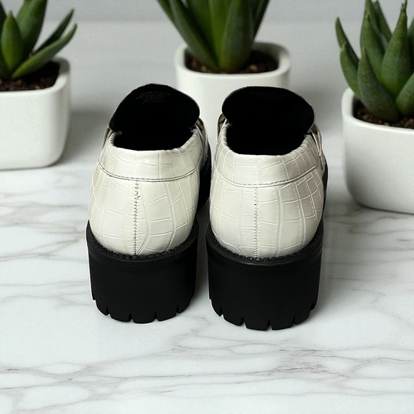 Steve Madden‎ Lug Sole Loafers Size 7.5 White Croc Embossed Hardware Accents - Picture 3 of 9